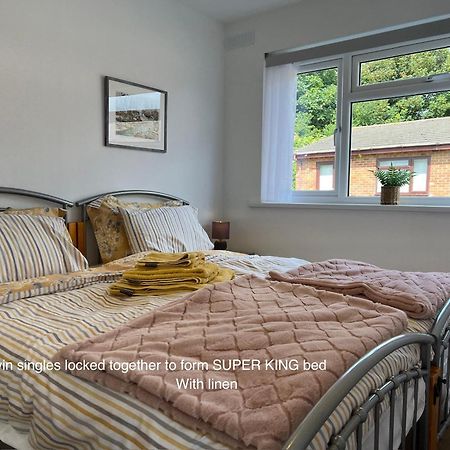 Valley View Self-Catering Coastal Bungalow In Rural West Wight Freshwater Extérieur photo