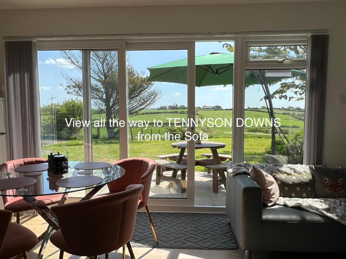 Valley View Self-Catering Coastal Bungalow In Rural West Wight Freshwater Extérieur photo