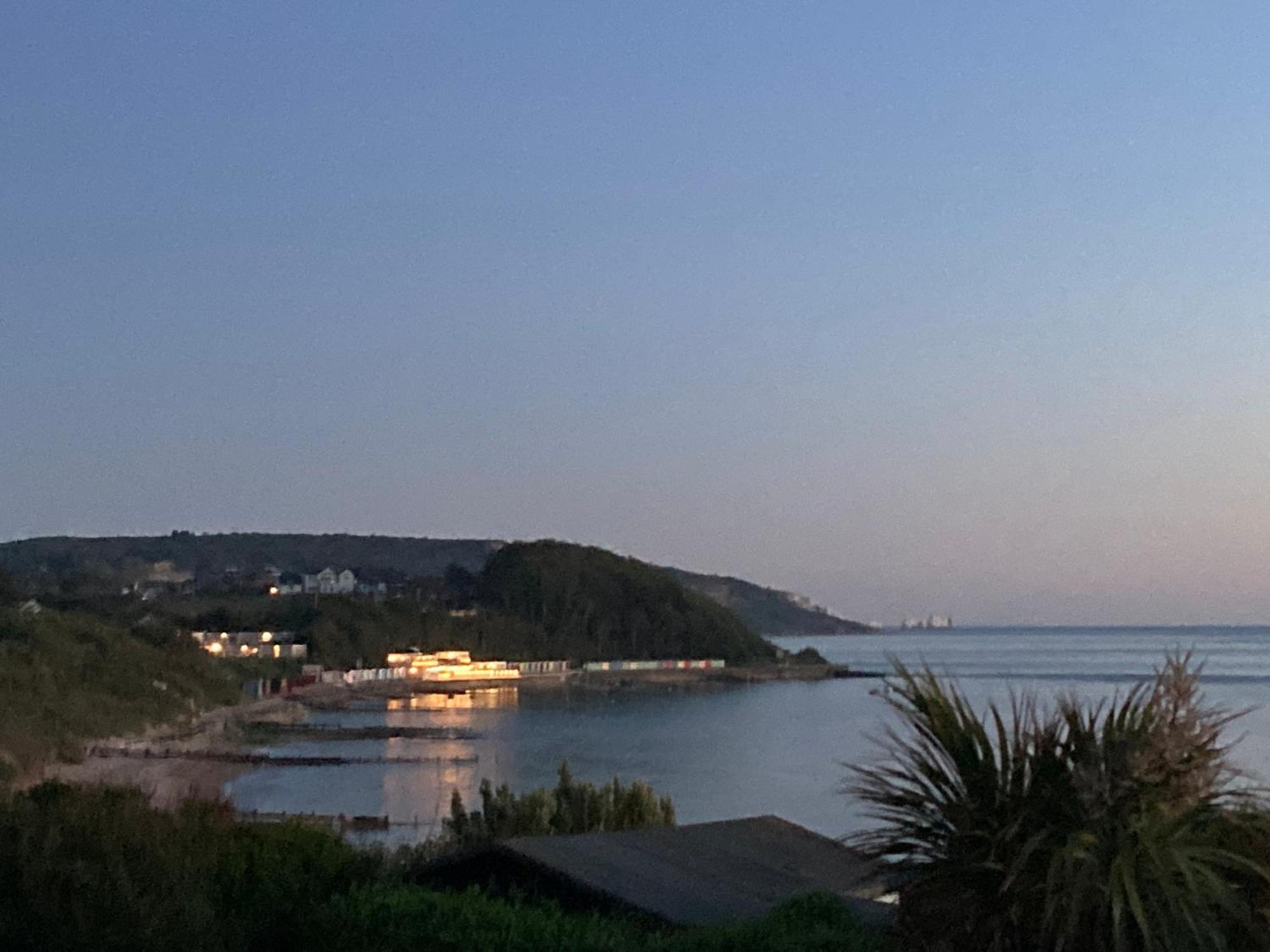 Valley View Self-Catering Coastal Bungalow In Rural West Wight Freshwater Extérieur photo