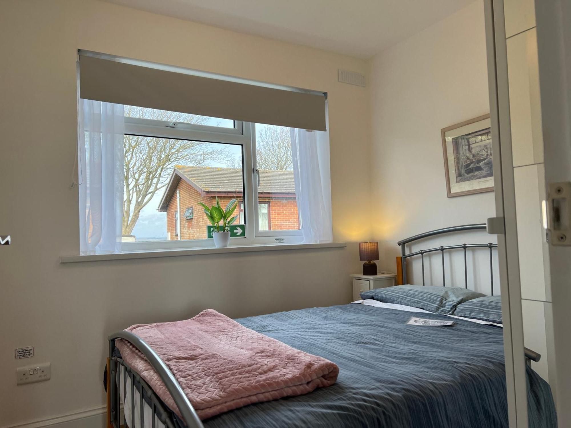 Valley View Self-Catering Coastal Bungalow In Rural West Wight Freshwater Extérieur photo
